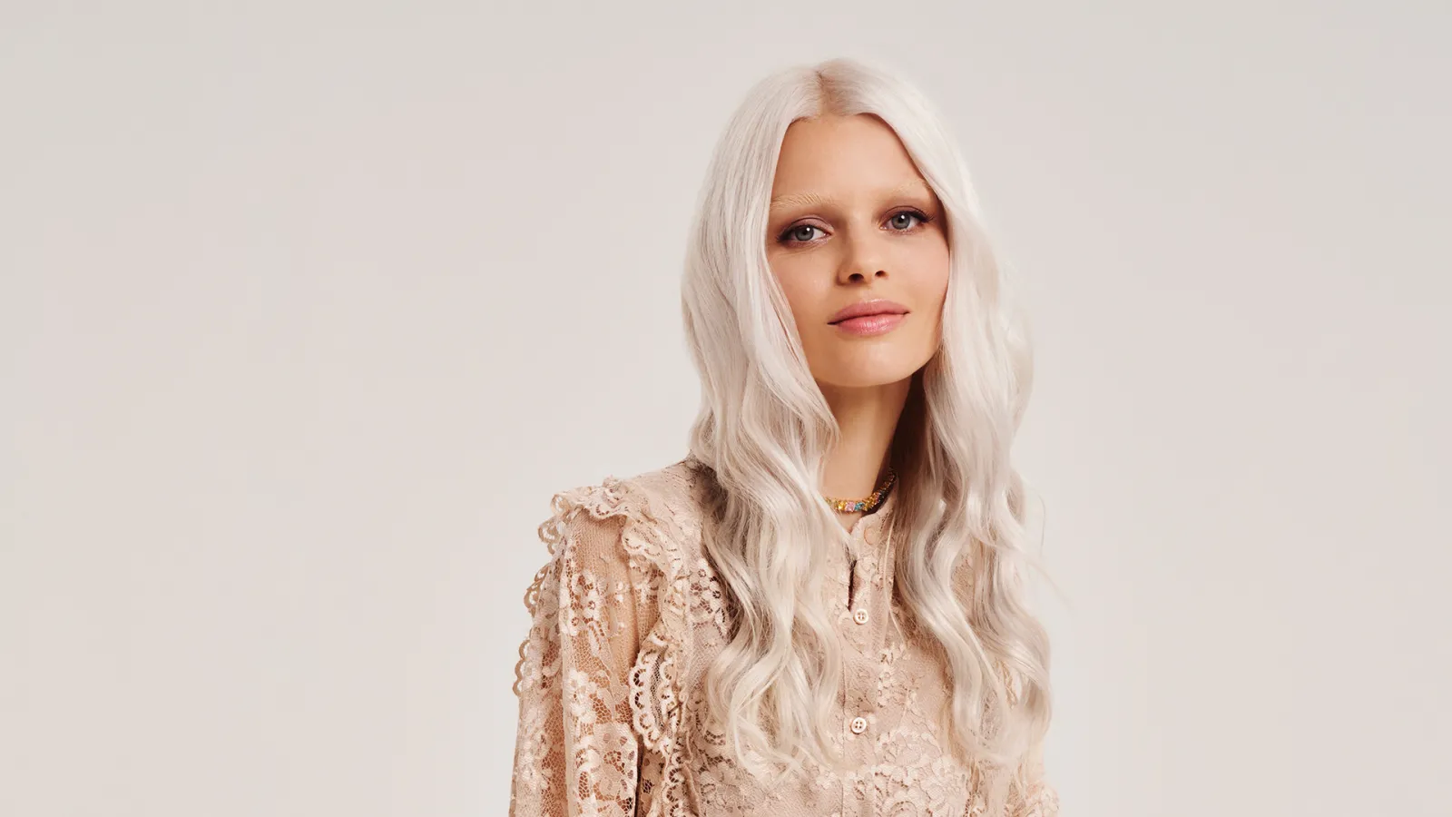 AlfaparfDay_silverblondemodel