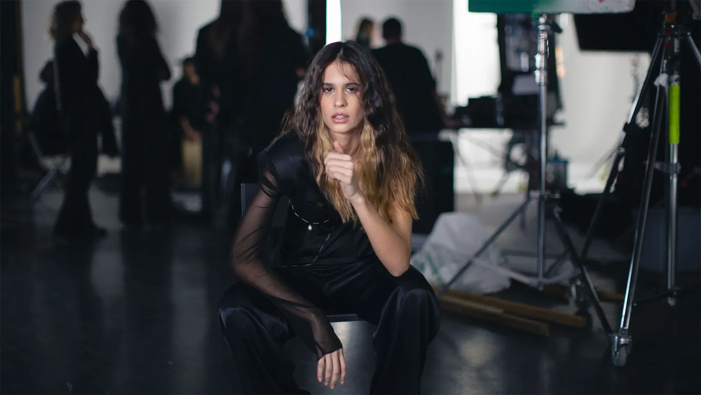 Lookbook-BeyondTheLooks-CardCarousel6.jpg